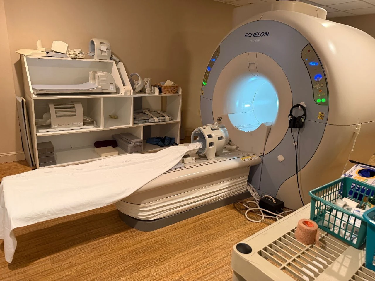 Hitachi Echelon 1.5T MRI Scanner, ACR Certified