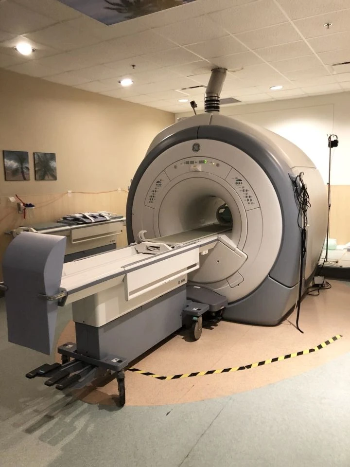GE Signa HDx 1.5T MRI Scanner, 16 Channel, Helium 92%