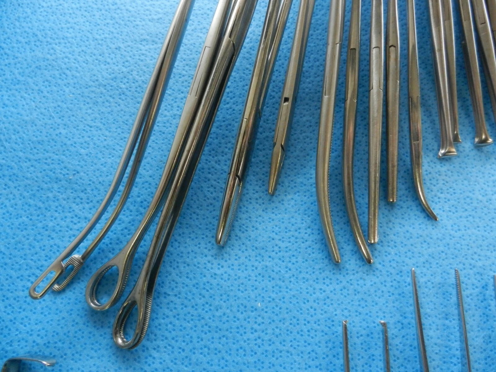 Laparoscopic Cholecystectomy Instrument Set with Case, Conmed and Stryker — Instruments — view 4