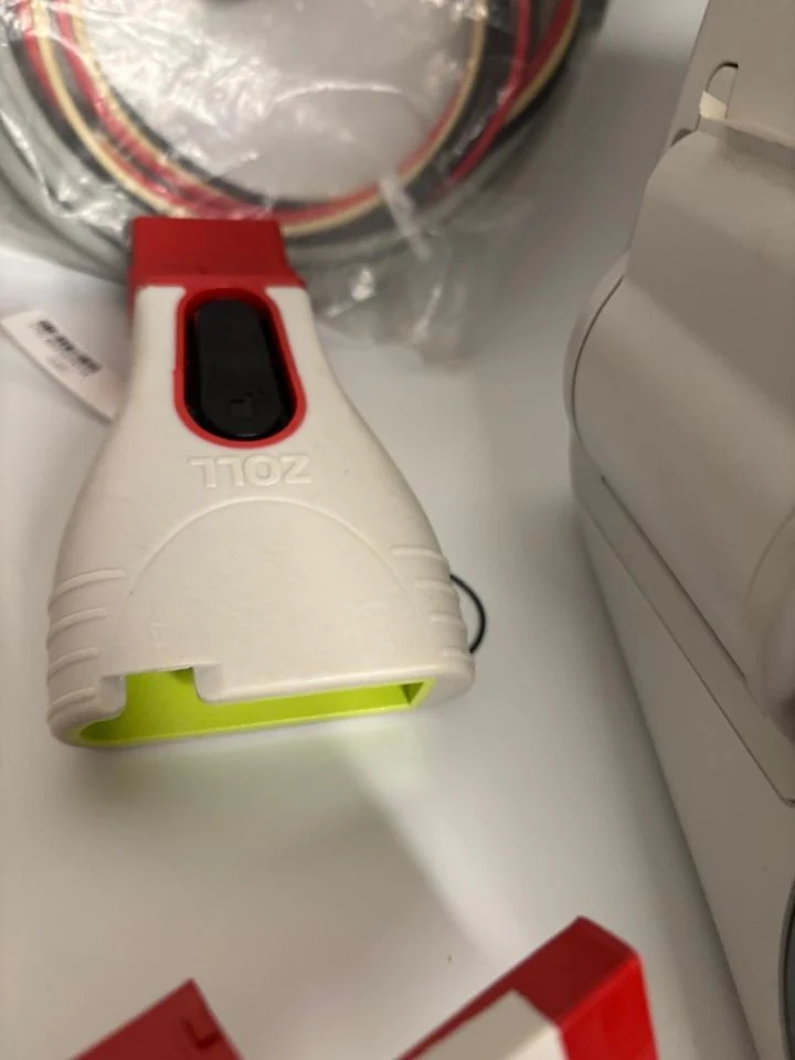 Zoll X Series Monitor Defibrillator, 12 Lead, IBP, Masimo Rainbow — Defibrillators & ECG — view 3