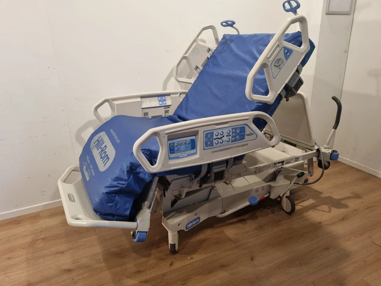Hill-Rom TotalCare P1900 ICU Bed with Integrated Air Mattress — Hospital Furniture & OR Tables — view 4