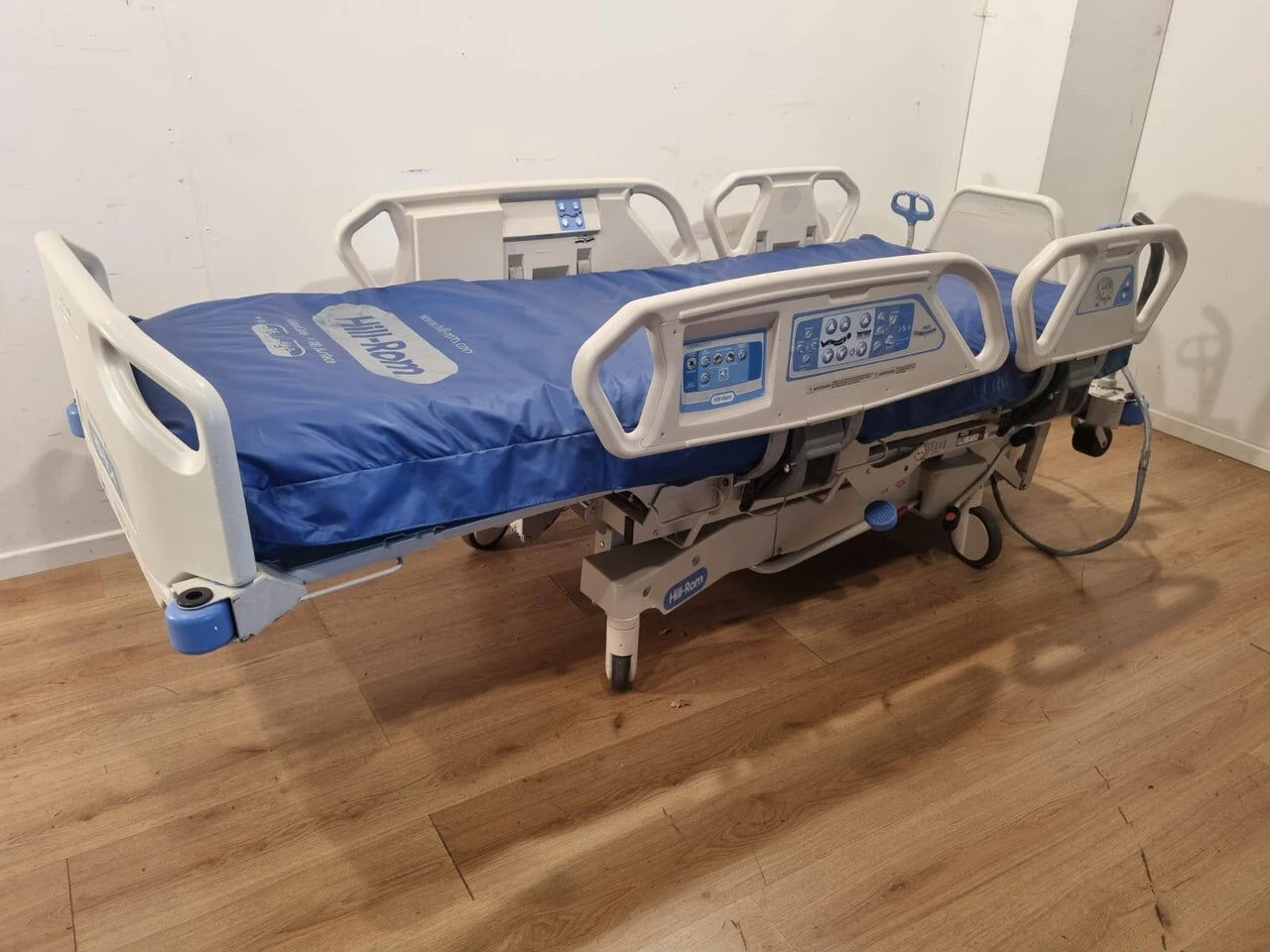 Hill-Rom TotalCare P1900 ICU Bed with Integrated Air Mattress — Hospital Furniture & OR Tables — view 5