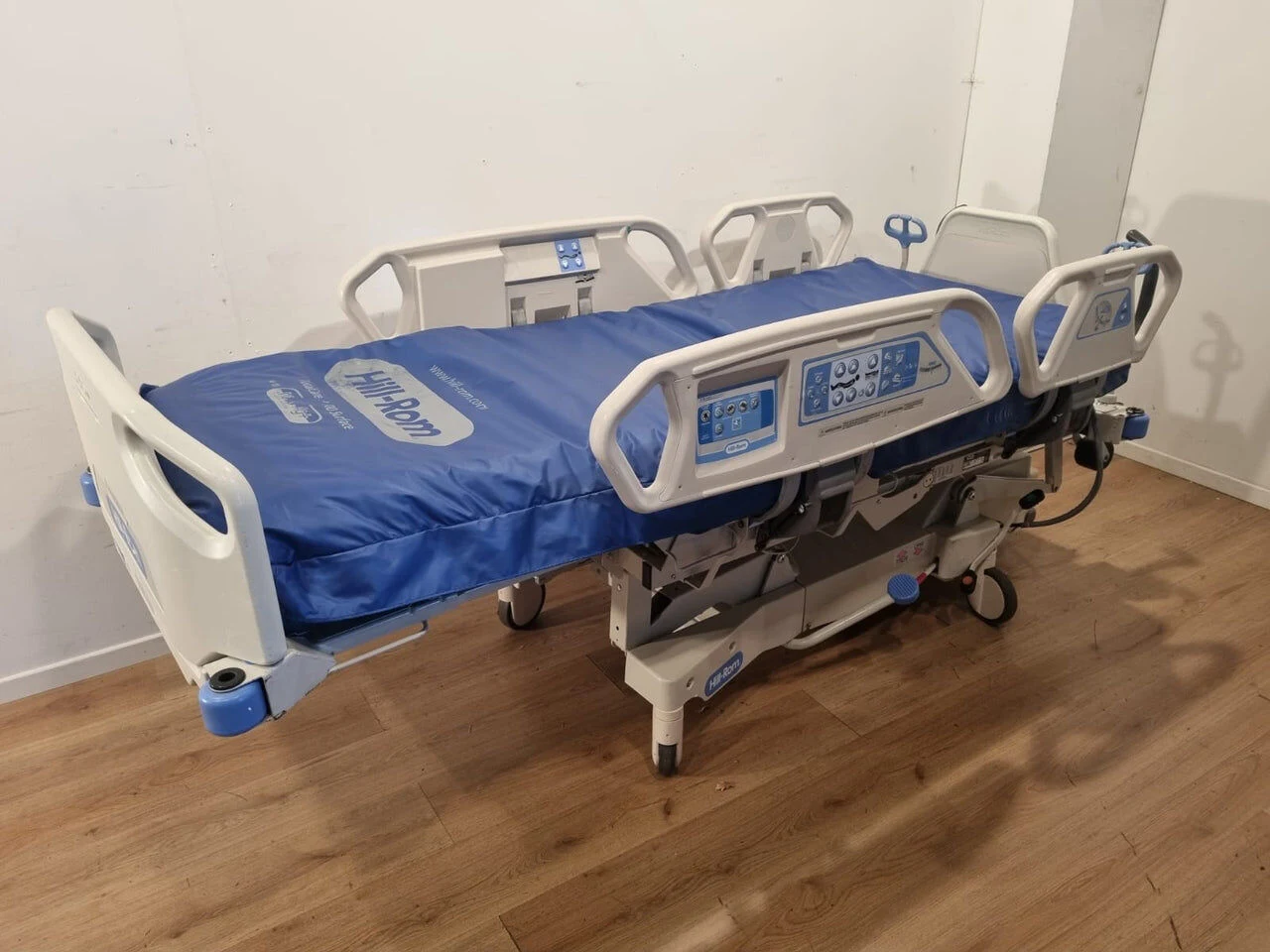 Hill-Rom TotalCare P1900 ICU Bed with Integrated Air Mattress — Hospital Furniture & OR Tables — view 7