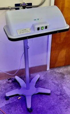 Natus neoBLUE LED Phototherapy Lamp with Stand