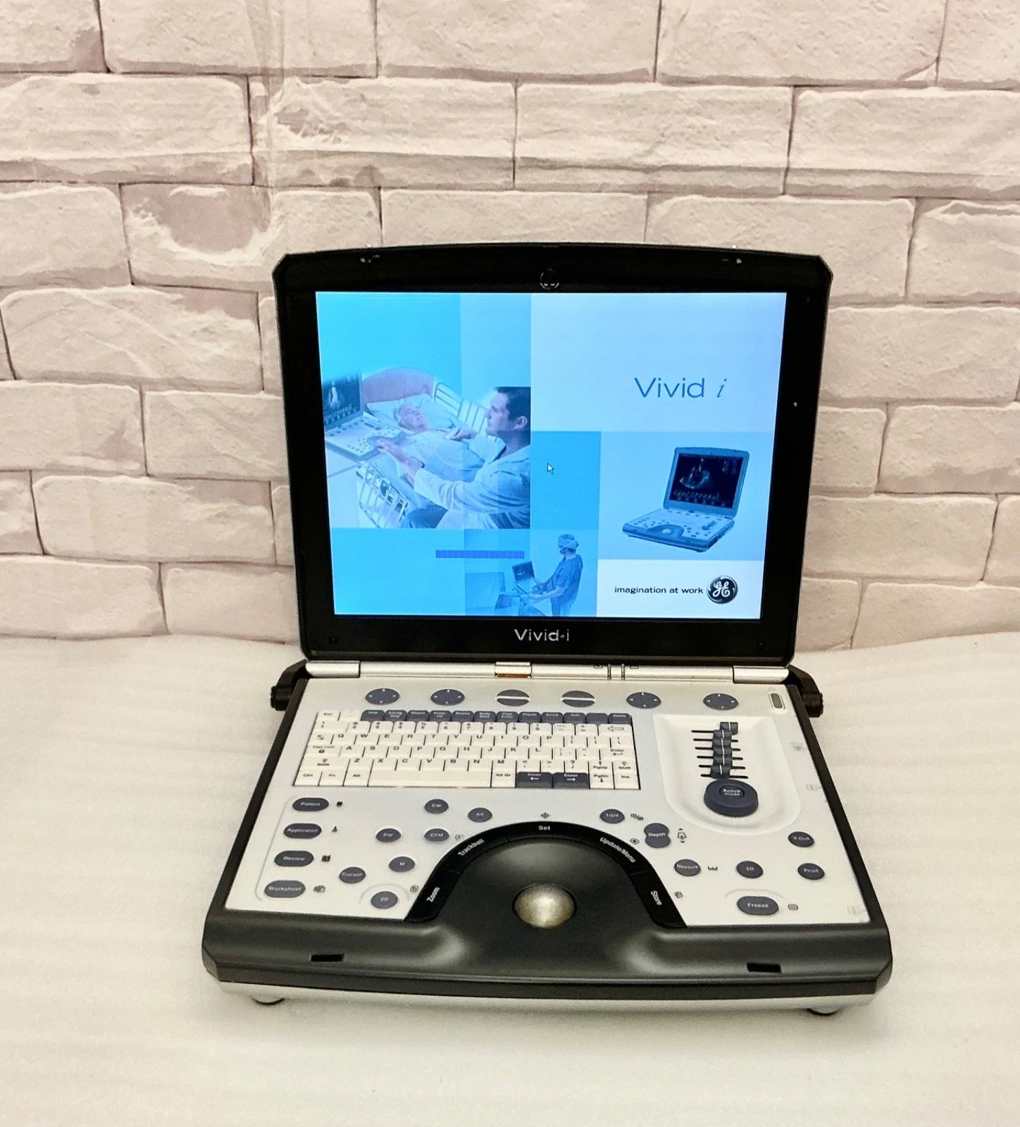 GE Vivid i Portable Cardiac and Pediatric Ultrasound with 10S-RS and 8C-RS Probes, All Options — Ultrasound Machines — view 2